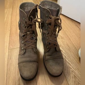 Sorel combat / snow boots zip up